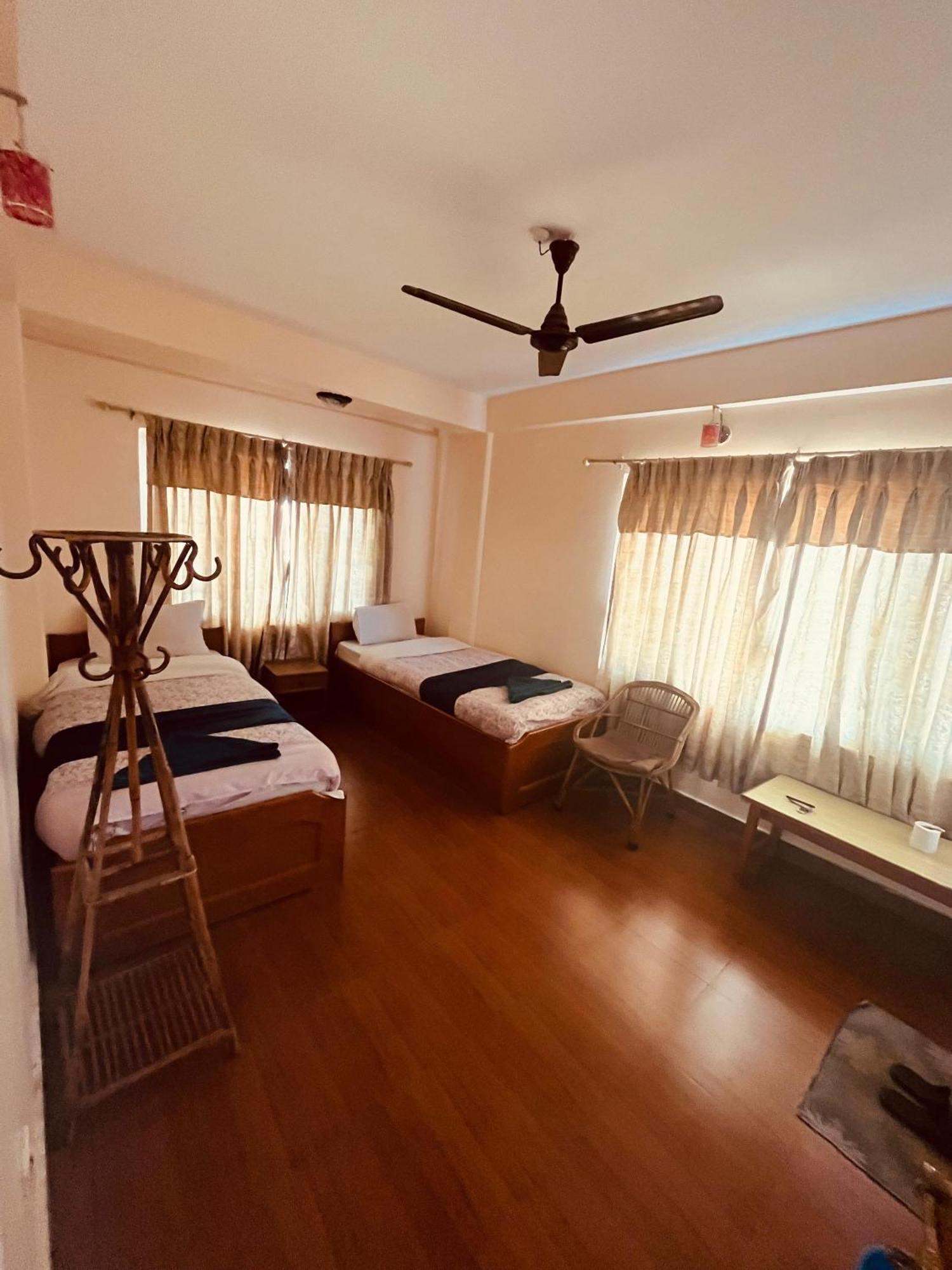 Hotel Global Inn Pokhara Exteriör bild