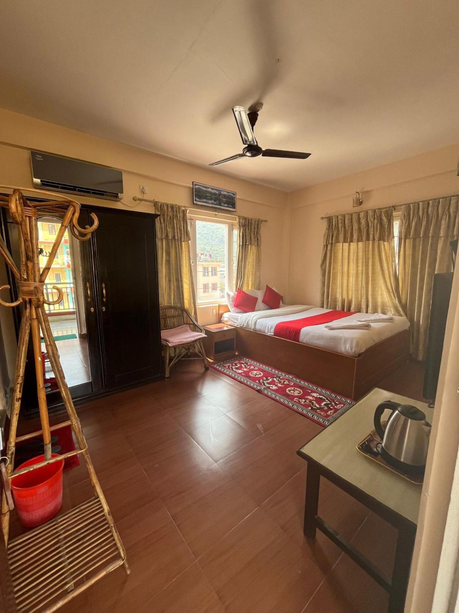 Hotel Global Inn Pokhara Exteriör bild