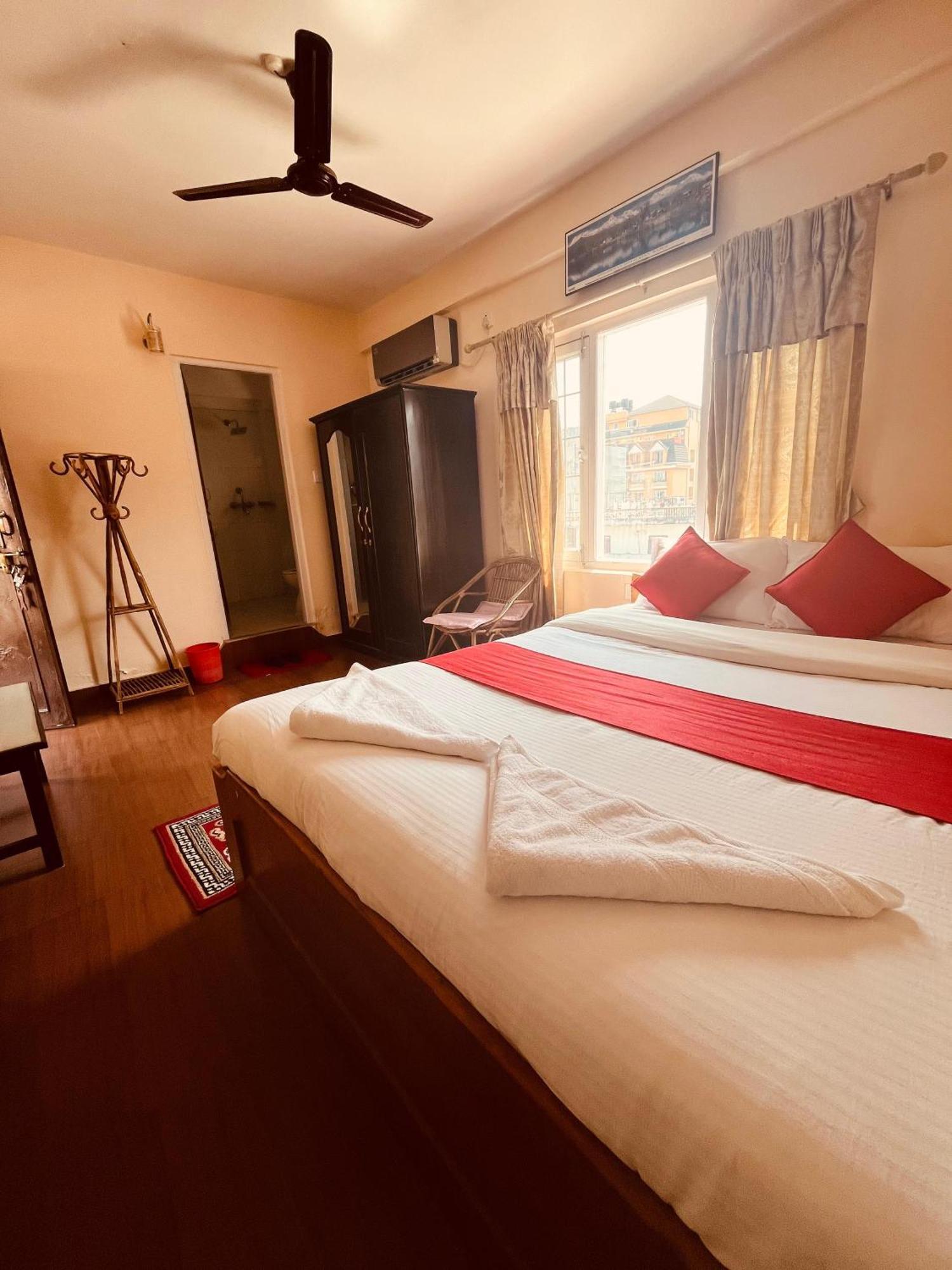 Hotel Global Inn Pokhara Exteriör bild