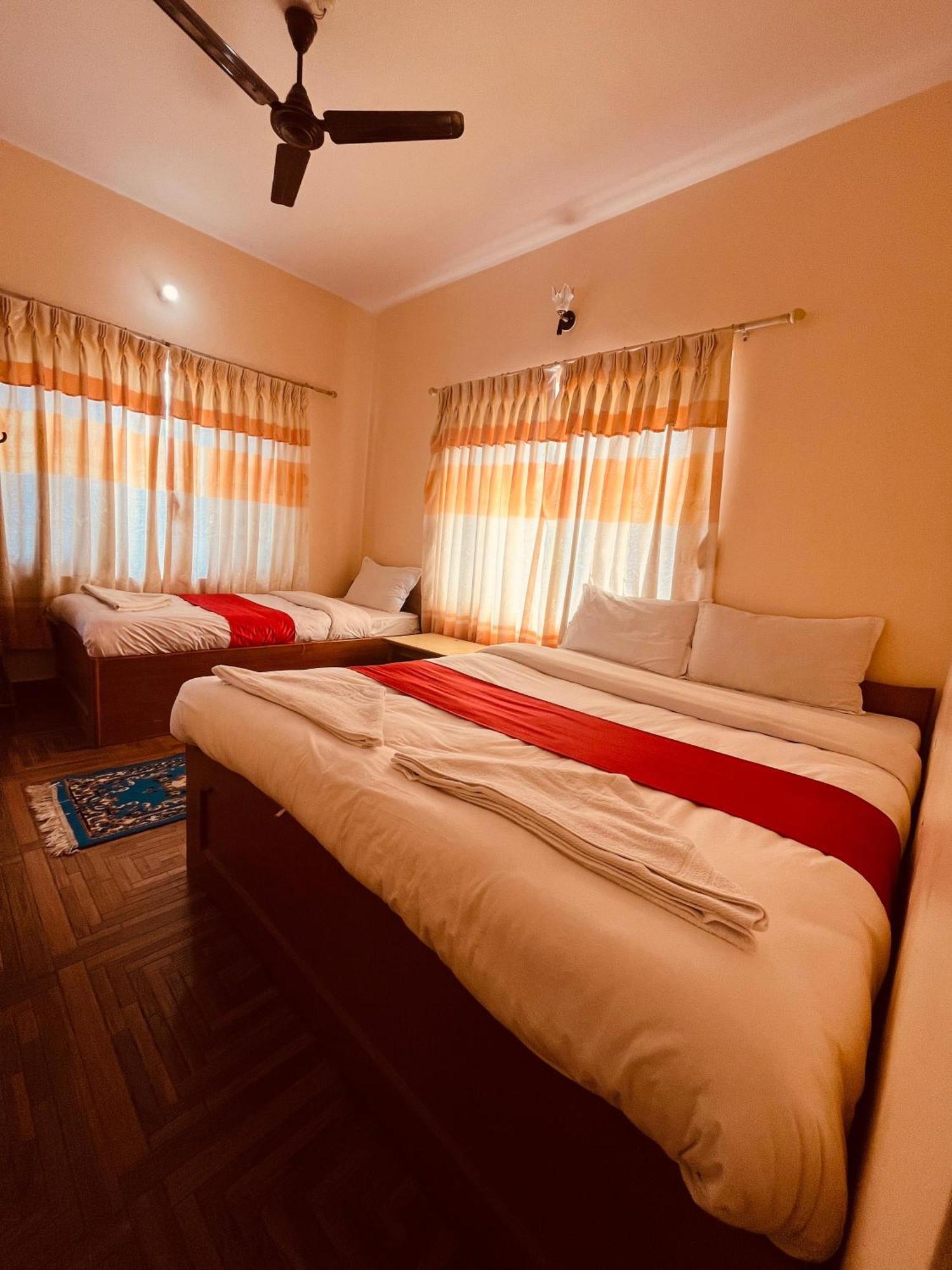Hotel Global Inn Pokhara Exteriör bild