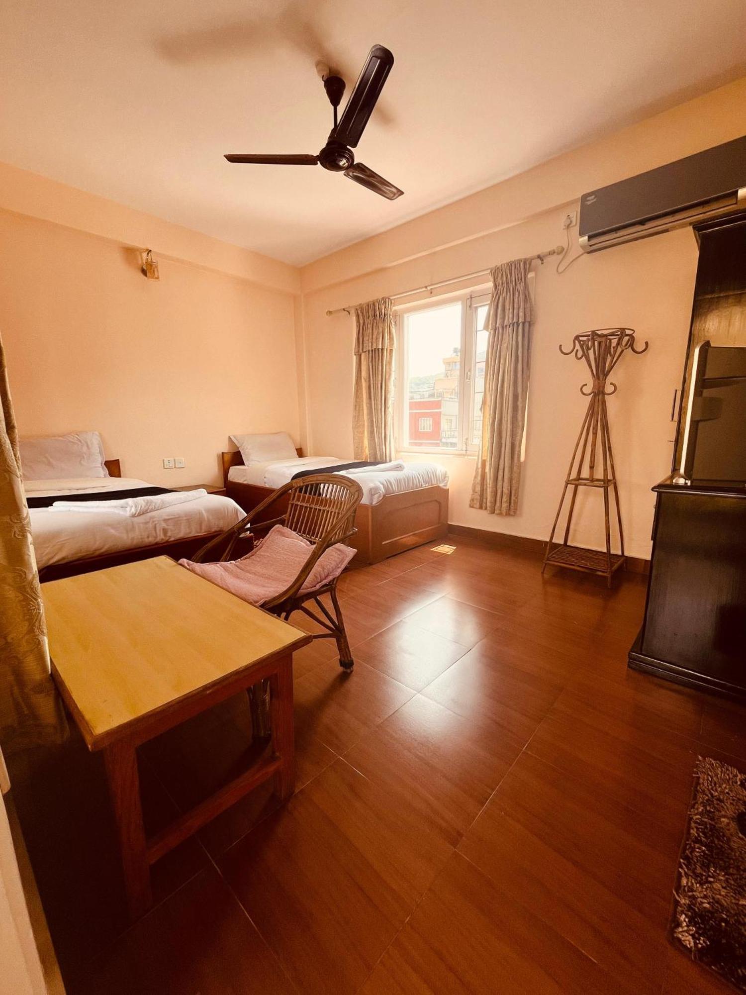 Hotel Global Inn Pokhara Exteriör bild