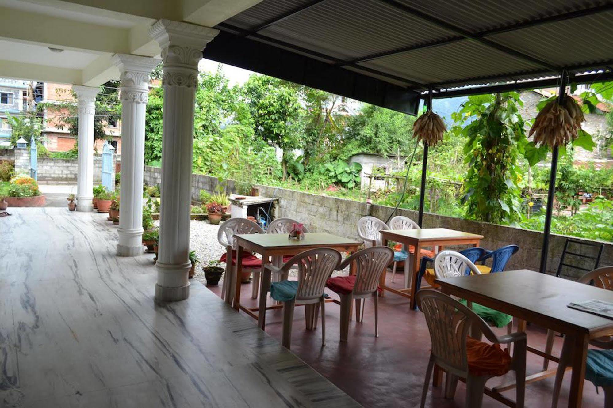 Hotel Global Inn Pokhara Exteriör bild